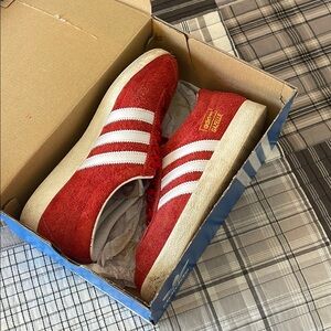 ADIDAS Gazelle Vintage Sneakers (Men’s 7)